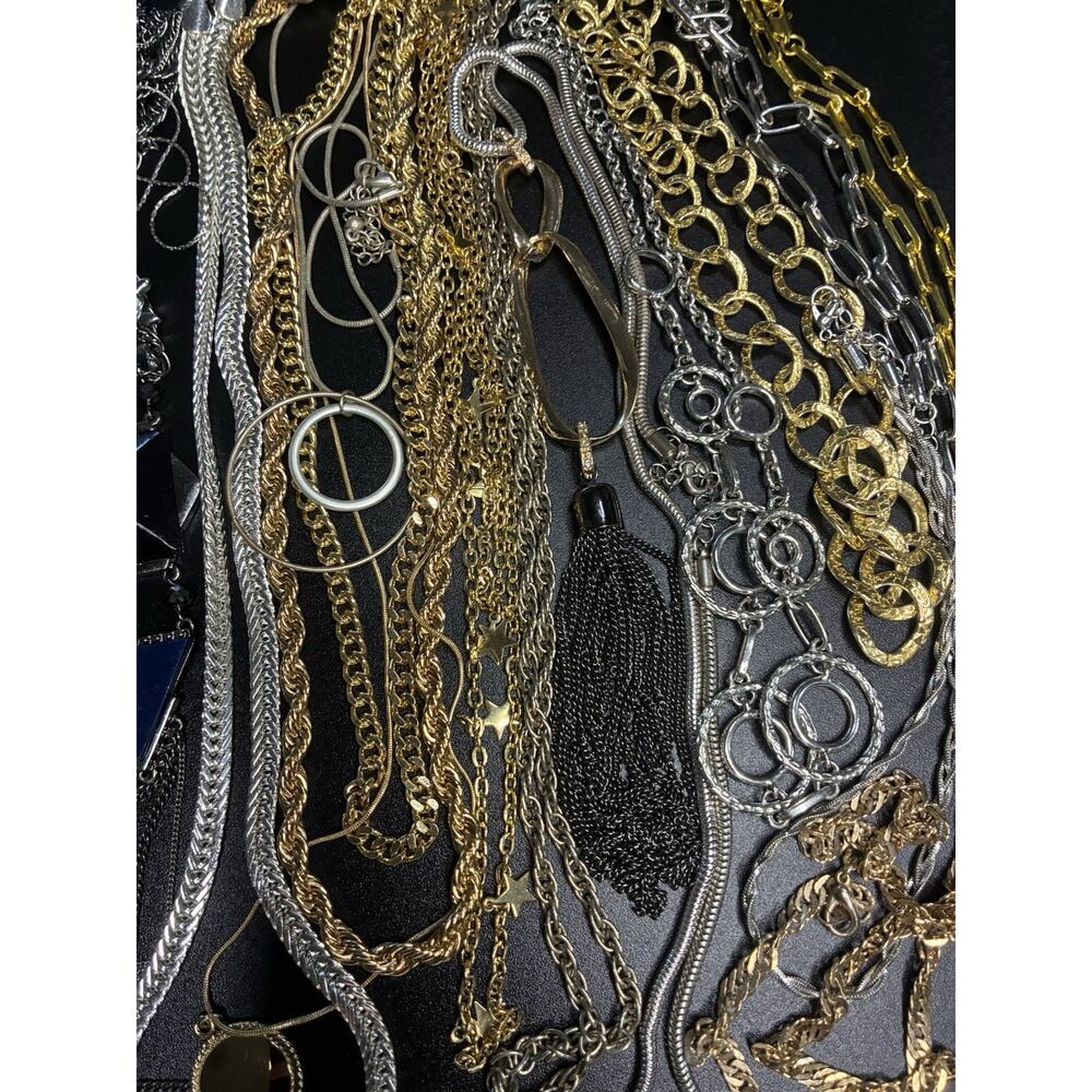 Vintage to Now Lot of Goldtone Silvertone Various Types Lengths Chains - Picture 3 of 6